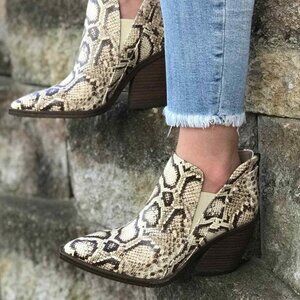 NEW VINCE CAMUTO Snakeskin‎ Print Leather Gradina Block Heel Bootie Shoes